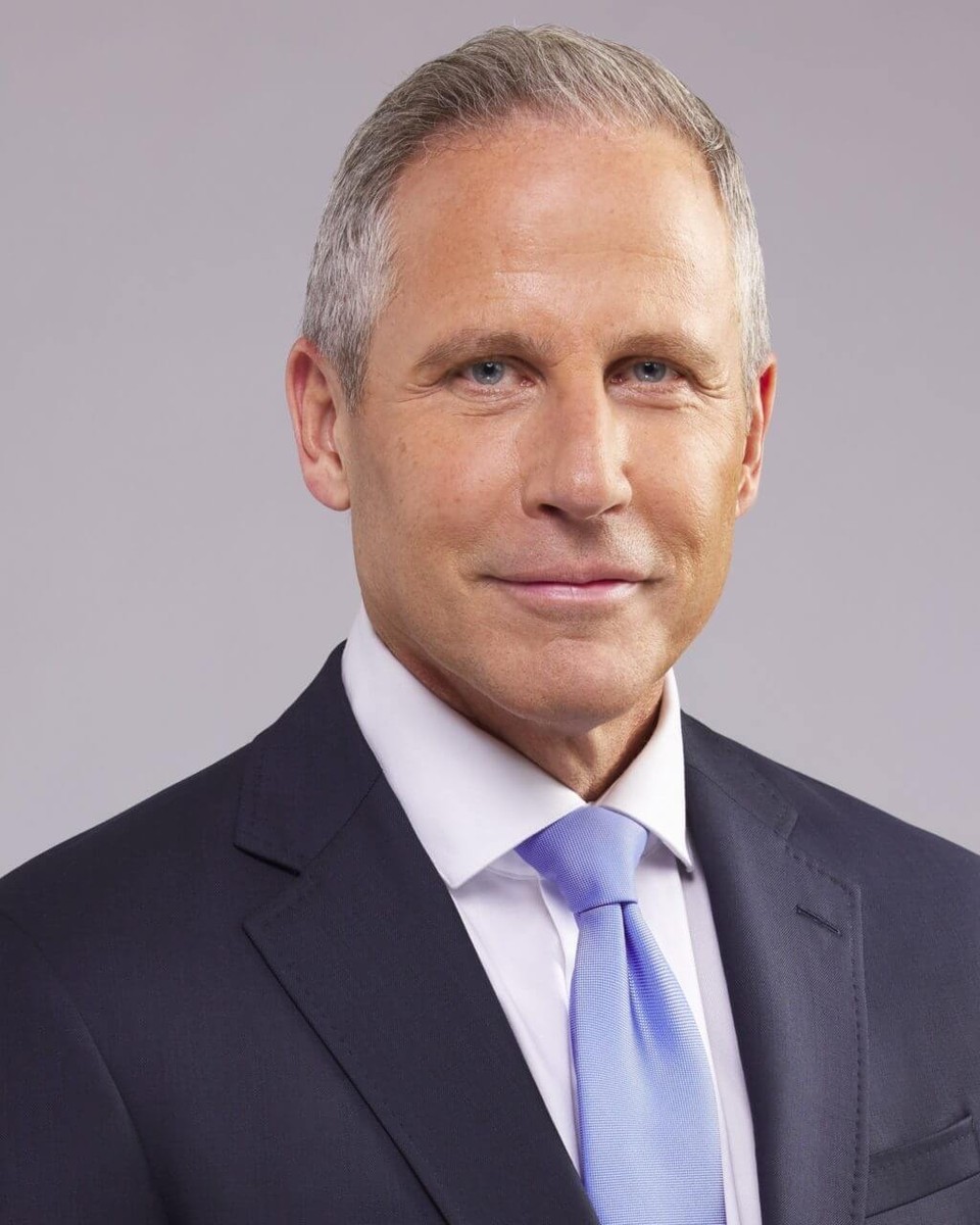 Vinnie Politan in the Court TV studio